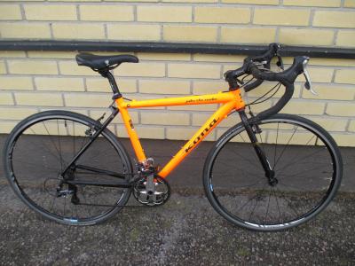 Kona maantiepyörä 28